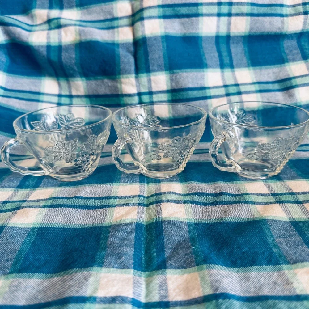 Vintage  Anchor Hocking Clear Glass Punch Cups Set‎ of 3 Tea Cups Etched Grapes